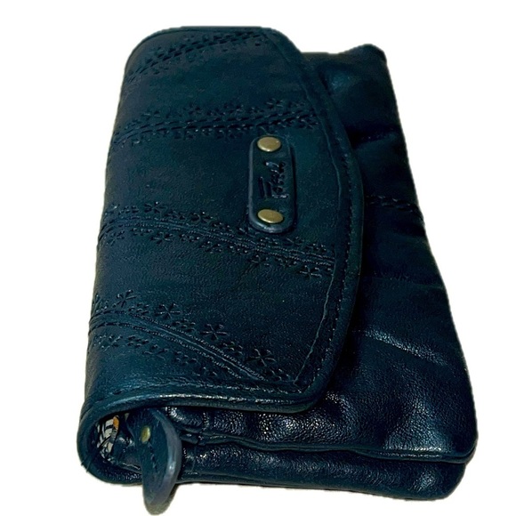 NWT Fossil Talita Flap Clutch Blk Leather Etched Embroidered Wallet Floral Liner - Picture 3 of 13